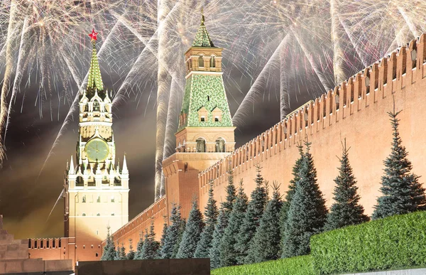 Ohňostroj nad moskevského Kremlu, Rusko — Stock fotografie