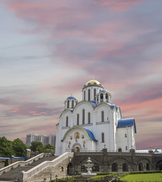 Ναός της Αγίας Σκέπης της Θεοτόκου στο Yasenevo, Μόσχα, Ρωσία. — Φωτογραφία Αρχείου