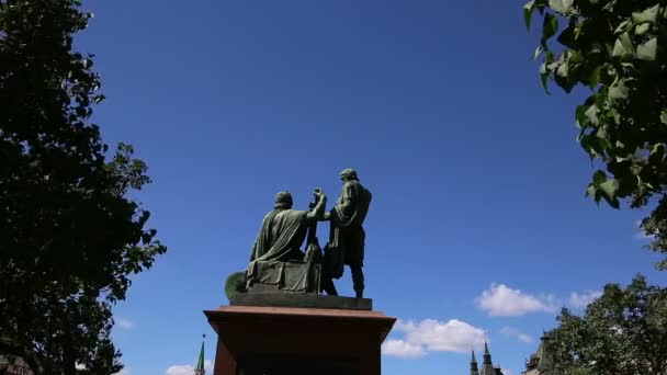 Monumento di Pojarsky e di Minin (fu eretto nel 1818), Piazza Rossa in Mosca, Russia — Video Stock