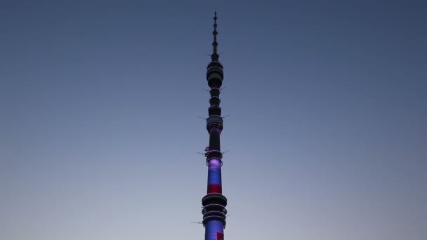 (Ostankino) TV-tornet på natten, Moskva, Ryssland — Stockvideo