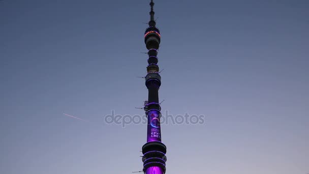 Televisão (Ostankino) torre à noite, Moscou, Rússia — Vídeo de Stock