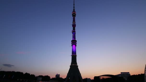 Torre de la televisión (Ostankino) en la noche, Moscú, Rusia — Vídeos de Stock