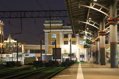 Savelovsky Tren İstasyonu'na (Savyolovsky, Savyolovskiy, Savyolovsky veya Savelovskiy)--biri dokuz ana tren istasyonları, Moskova, Rusya (geceleri).