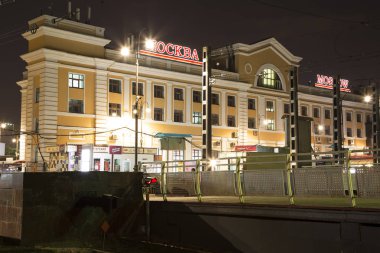 Savelovsky Tren İstasyonu'na (Savyolovsky, Savyolovskiy, Savyolovsky veya Savelovskiy)--biri dokuz ana tren istasyonları, Moskova, Rusya (geceleri).