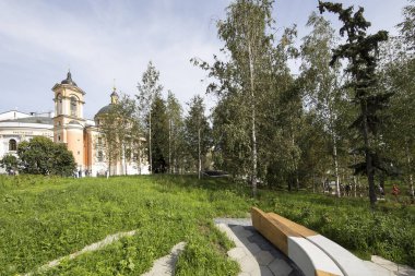 Zaryadye Park - Moskova, Rusya Red Square yakınındaki Şehir Parkı. Zaryadye Park, 50 yıldır Moskova'da yerleşik ilk kamu parkıdır. Parkta 9 Eylül 2017 açıldı  