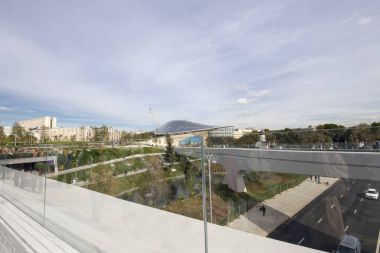 Zaryadye Park - Moskova, Rusya Red Square yakınındaki Şehir Parkı. Zaryadye Park, 50 yıldır Moskova'da yerleşik ilk kamu parkıdır. Parkta 9 Eylül 2017 açıldı  