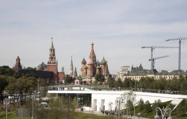 Moskova Kremlin--yeni Zaryadye Parkı, Moskova, Rusya Red Square yakınındaki Şehir Parkı görüntülemek 