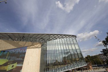 Zaryadye Park - Moskova, Rusya Red Square yakınındaki Şehir Parkı. Zaryadye Park, 50 yıldır Moskova'da yerleşik ilk kamu parkıdır. Parkta 9 Eylül 2017 açıldı  