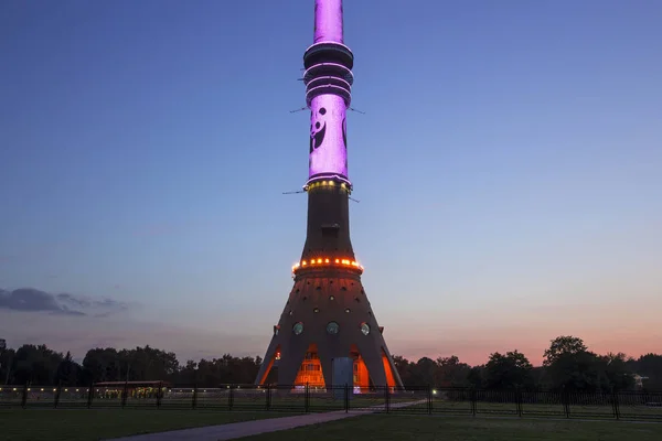 Televizyon (Ostankino) Kulesi gece, Moskova, Rusya Federasyonu — Stok fotoğraf