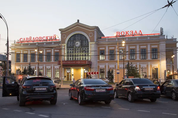 Savelovsky Tren İstasyonu'na (Savyolovsky, Savyolovskiy, Savyolovsky veya Savelovskiy)--biri dokuz ana tren istasyonları, Moskova, Rusya (geceleri).
