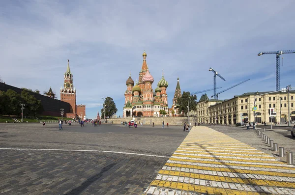 Saint Basil cathedral (tempel av basilika den välsignade), Röda torget, Moskva, Ryssland — Stockfoto