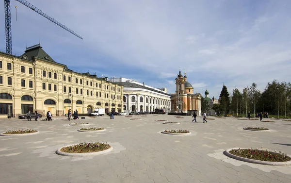 Varvarka-Straße mit Kathedralen und Kirchen - in der Nähe des Roten Platzes in Moskau, Russland — Stockfoto