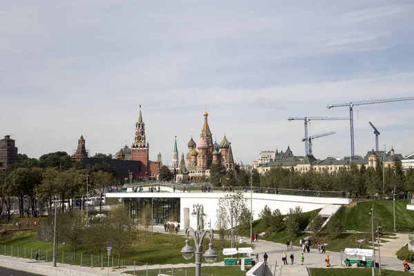 Moskova Kremlin--yeni Zaryadye Parkı, Moskova, Rusya Red Square yakınındaki Şehir Parkı görüntülemek 