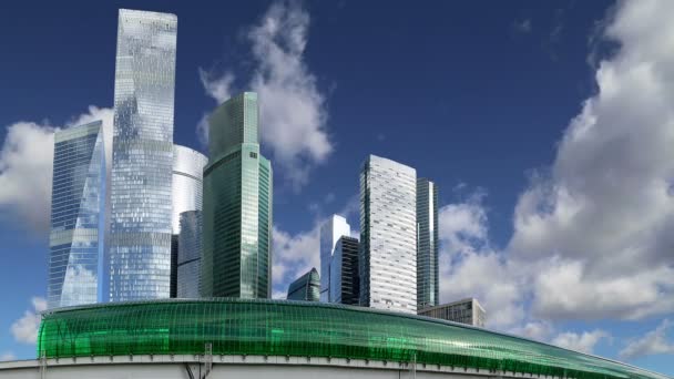 Moskwa centrum koło - mały pierścień, MCK, lub Mk Mzd i wieżowce International Business Center (miasto), Federacja Rosyjska. Dworzec kolejowy Delovoy Tsentr — Wideo stockowe