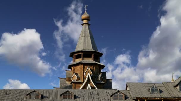 Church of St. Nicholas in Izmailovsky Kremlin (Kremlin in Izmailovo), Moscow, Russia. The new church, built in the traditions of Russian wooden architecture — Stock Video