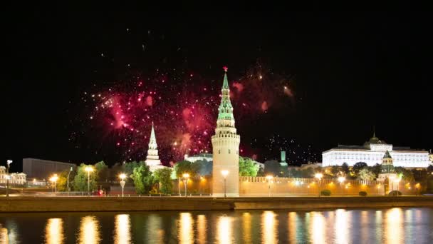 Feuerwerk über dem Kreml, Moskau, Russland - die beliebteste Ansicht von Moskau — Stockvideo