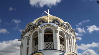 Yasenevo, Moskova, Rusya, Tanrının annesi korunması Kilisesi. Tapınağın 2009 yılında kurulmuş ve bağış ücretleri mal oldu  