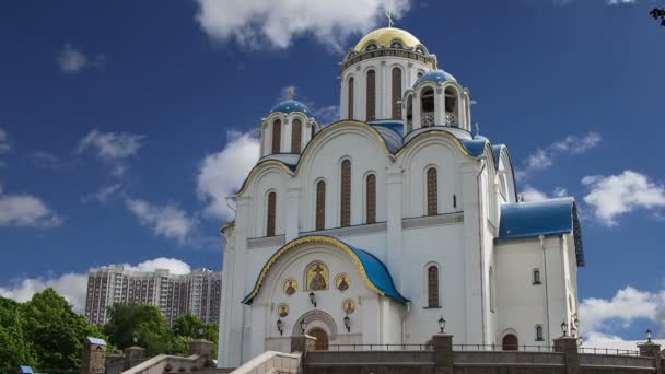 Church of the Protection of the Mother of God at Yasenevo, Moscow, Russia. The temple was founded in the 2009 year and costed on fees from donations — Stock Video
