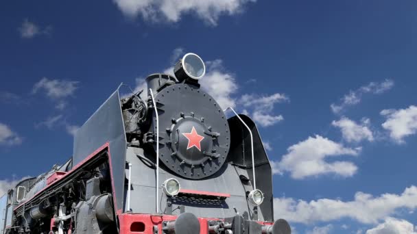 Antigua locomotora de vapor, Moscú museo del ferrocarril en Rusia, estación de tren de Rizhsky (Rizhsky vokzal, estación de Riga ) — Vídeos de Stock