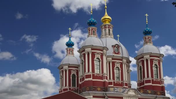 La chiesa barocca di San Clemente a Mosca, Russia. Questo grande complesso ecclesiastico fu costruito nel XVIII secolo . — Video Stock