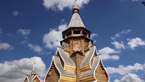 Igreja de São Nicolau em Izmailovsky Kremlin (Kremlin em Izmailovo), Moscou, Rússia. A nova igreja, construída nas tradições da arquitetura de madeira russa — Vídeo de Stock
