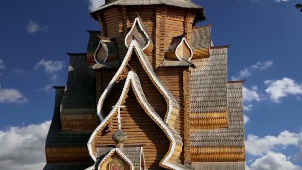 Aziz Nikolaos Kilisesi Izmailovsky Kremlin (Izmailovo Kremlin), Moskova, Rusya. Rus ahşap mimari geleneklerini inşa yeni kilise — Stok video