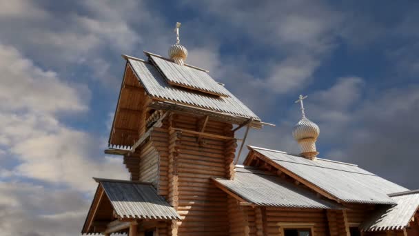 Moderne houten orthodoxe churchin van Moskou, Rusland — Stockvideo