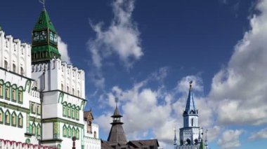  Izmailovsky Kremlin (Izmailovo Kremlin), Moskova, Rusya - müzeler, restoranlar, fuarlar ve piyasalar ve diğer birçok konumlar da dahil olmak üzere en renkli ve ilginç şehir yerlerinden biridir 