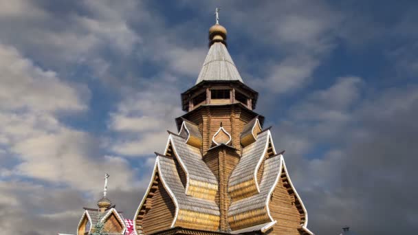 Izmailovsky Kremlin (Kremlin v Izmailovo), Moskva, Rusko – je jedním z nejvíce pestré a zajímavé město památek, včetně muzea, restaurace, veletrhy a trhy a mnoho dalších zajímavostí — Stock video