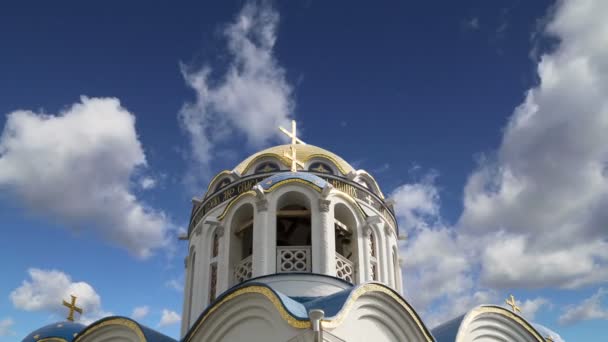 Ναός της Αγίας Σκέπης της Θεοτόκου στο Yasenevo, Μόσχα, Ρωσία. Ο ναός ιδρύθηκε το έτος 2009 και κοστολογούνται στις αμοιβές από δωρεές — Αρχείο Βίντεο