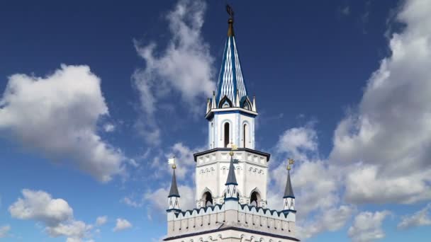 Izmailovsky Kremlin (Kremlin v Izmailovo), Moskva, Rusko – je jedním z nejvíce pestré a zajímavé město památek, včetně muzea, restaurace, veletrhy a trhy a mnoho dalších zajímavostí — Stock video