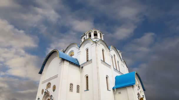 Igreja da Proteção da Mãe de Deus em Yasenevo, Moscou, Rússia. O templo foi fundado no ano de 2009 e custou taxas de doações — Vídeo de Stock