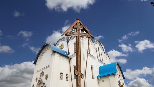 Igreja da Proteção da Mãe de Deus em Yasenevo, Moscou, Rússia. O templo foi fundado no ano de 2009 e custou taxas de doações — Vídeo de Stock