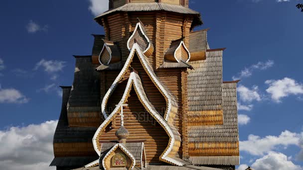 Igreja de São Nicolau em Izmailovsky Kremlin (Kremlin em Izmailovo), Moscou, Rússia. A nova igreja, construída nas tradições da arquitetura de madeira russa — Vídeo de Stock