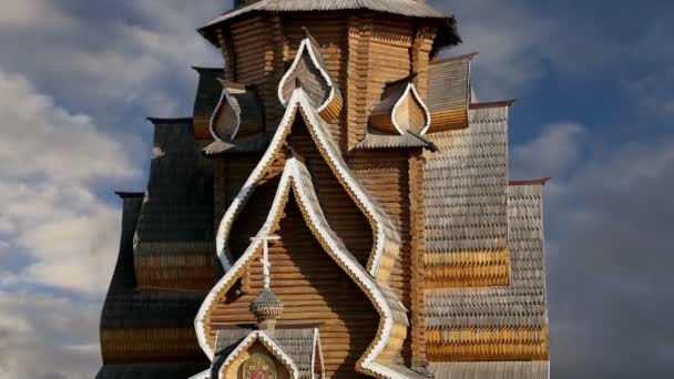 Chiesa di San Nicola in Izmailovsky Cremlino (Cremlino in Izmailovo), Mosca, Russia. La nuova chiesa, costruita secondo le tradizioni dell'architettura russa in legno — Video Stock