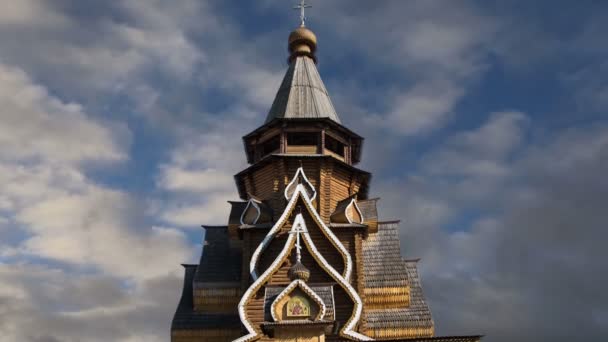 Szent Miklós templom Izmailovsky Kreml (Kremlin-Izmailovo), Moszkva, Oroszország. Az új templom, Orosz fából készült építészeti hagyományok — Stock videók