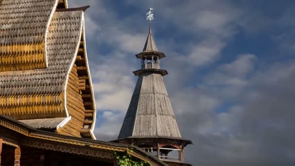 Aziz Nikolaos Kilisesi Izmailovsky Kremlin (Izmailovo Kremlin), Moskova, Rusya. Rus ahşap mimari geleneklerini inşa yeni kilise — Stok video