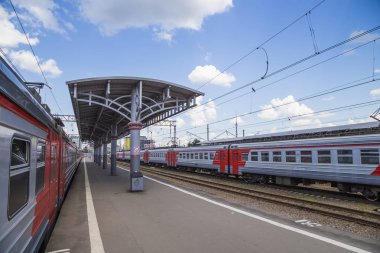 Moskova yolcu platformu (Savelovsky tren istasyonu)--trende biri dokuz ana tren istasyonları, Moskova, Rusya 