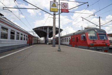 Moskova yolcu platformu (Savelovsky tren istasyonu)--trende biri dokuz ana tren istasyonları, Moskova, Rusya 