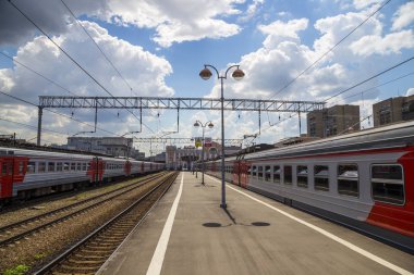 Moskova yolcu platformu (Savelovsky tren istasyonu)--trende biri dokuz ana tren istasyonları, Moskova, Rusya 