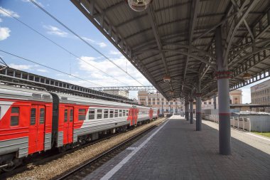 Moskova yolcu platformu (Savelovsky tren istasyonu)--trende biri dokuz ana tren istasyonları, Moskova, Rusya 