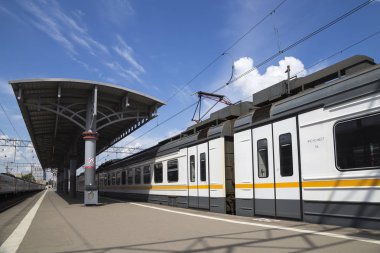 Moskova yolcu platformu (Savelovsky tren istasyonu)--trende biri dokuz ana tren istasyonları, Moskova, Rusya 