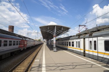 Moskova yolcu platformu (Savelovsky tren istasyonu)--trende biri dokuz ana tren istasyonları, Moskova, Rusya 