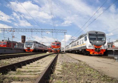Moskova yolcu platformu (Savelovsky tren istasyonu)--trende biri dokuz ana tren istasyonları, Moskova, Rusya 