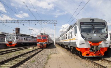 Moskova yolcu platformu (Savelovsky tren istasyonu)--trende biri dokuz ana tren istasyonları, Moskova, Rusya 
