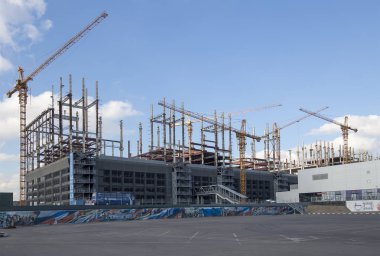 Çok katlı bina inşaat altında (eski Zil bitki toprakları üzerinde yeni konut kompleksi), Moskova, Rusya Federasyonu  