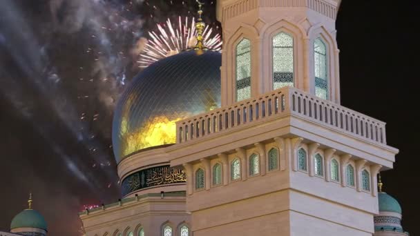 Moschea della Cattedrale di Mosca e fuochi d'artificio, Russia la moschea principale a Mosca, nuovo punto di riferimento — Video Stock