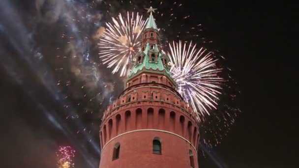 Tűzijáték alatt a moszkvai Kreml, Oroszország — Stock videók