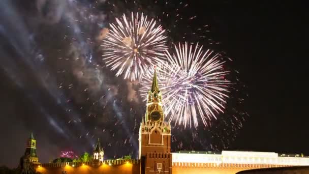 Vuurwerk boven de Kremlin van Moskou, Rusland — Stockvideo