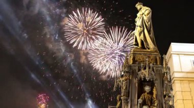 Bronz heykel Charles IV ve tatil havai fişek Prag, Çek Cumhuriyeti  